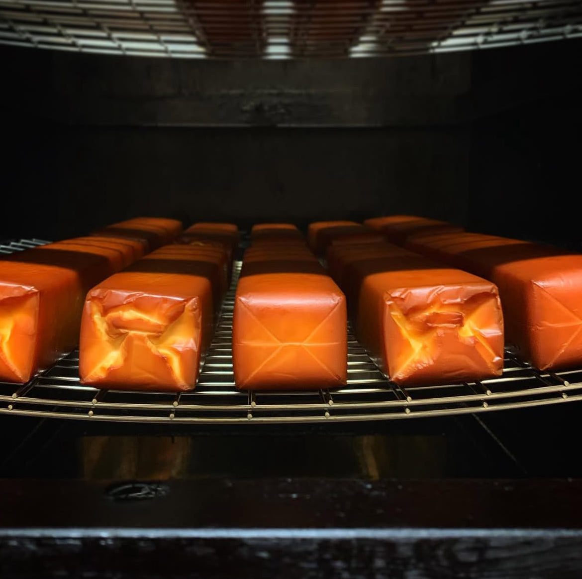 【予約 7:30】元旦、出来立て手作りスモークチーズ・まるまる1本【直接のお渡しのみ】