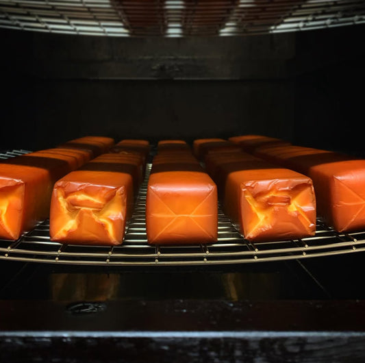 【予約 7:30】元旦、出来立て手作りスモークチーズ・まるまる1本【直接のお渡しのみ】